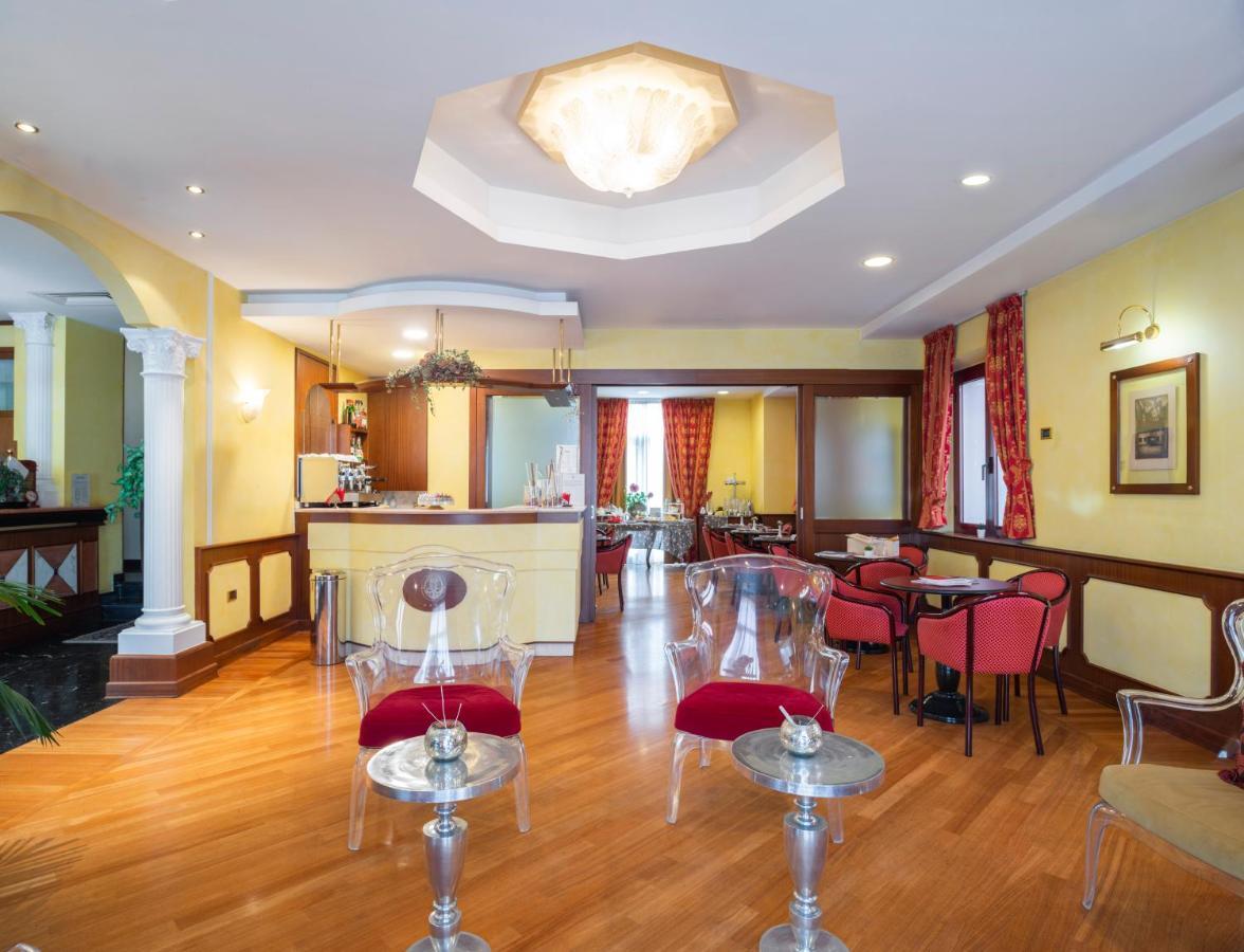 Regent - In Pieno Centro Hotel 4*